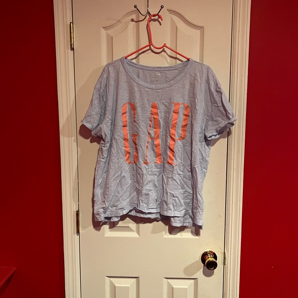 Gap t shirt